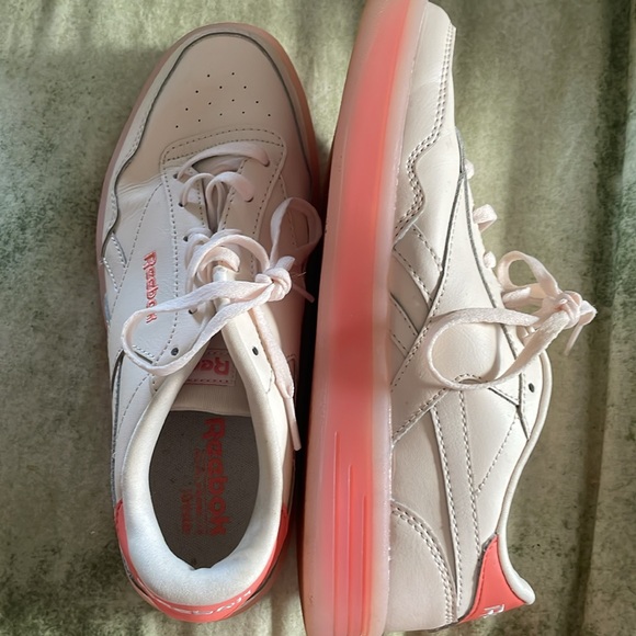 Reebok pale pink leather sneakers - Picture 2 of 5